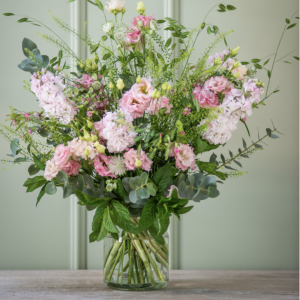 Un ramo premium en tonos rosados.